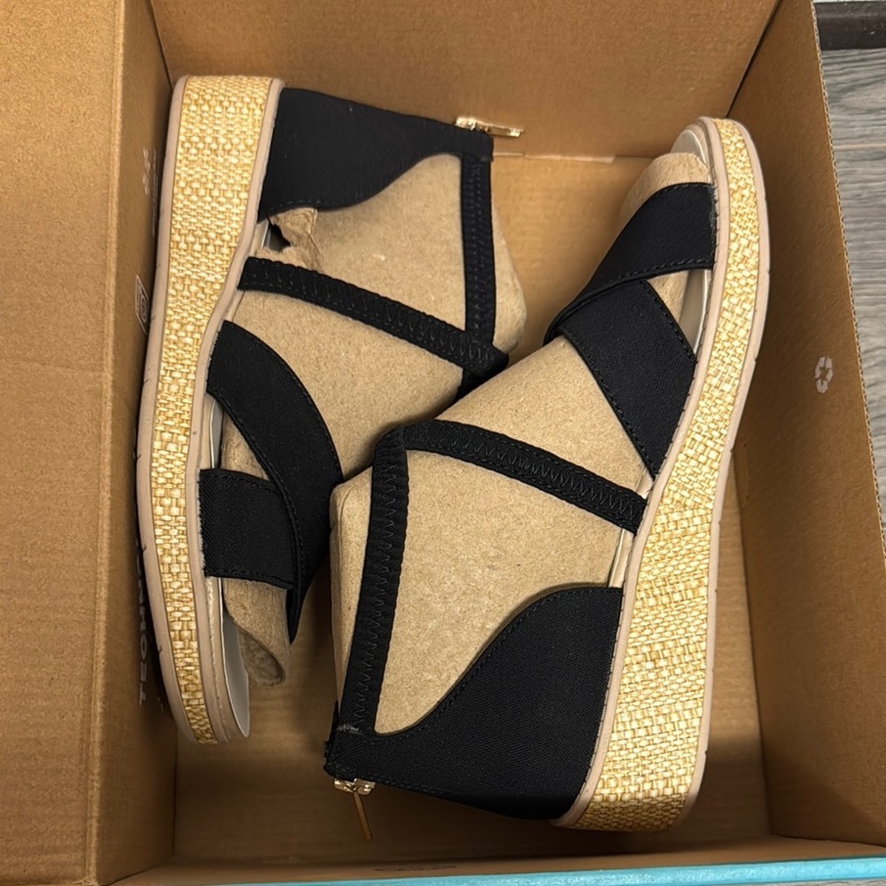 Bzees Bali Sand Wedge Sandal - Picture 2 of 8